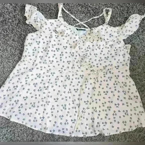 Ditsy Floral Ruffles Crisscross Cold Shoulder Blouse - Picture 2 of 5